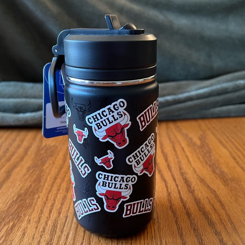 NWT 14 oz Hydrapeak Chicago Bulls NBA Licensed Water Bottle